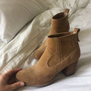 Dolce Vita suede tan booties